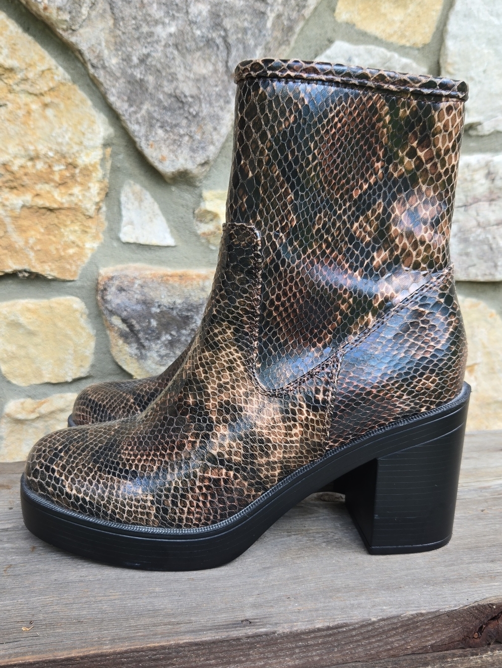 Urban Outfitters Brown Faux Snakeskin Chunky Heel Platform Boots Size 8 Animal